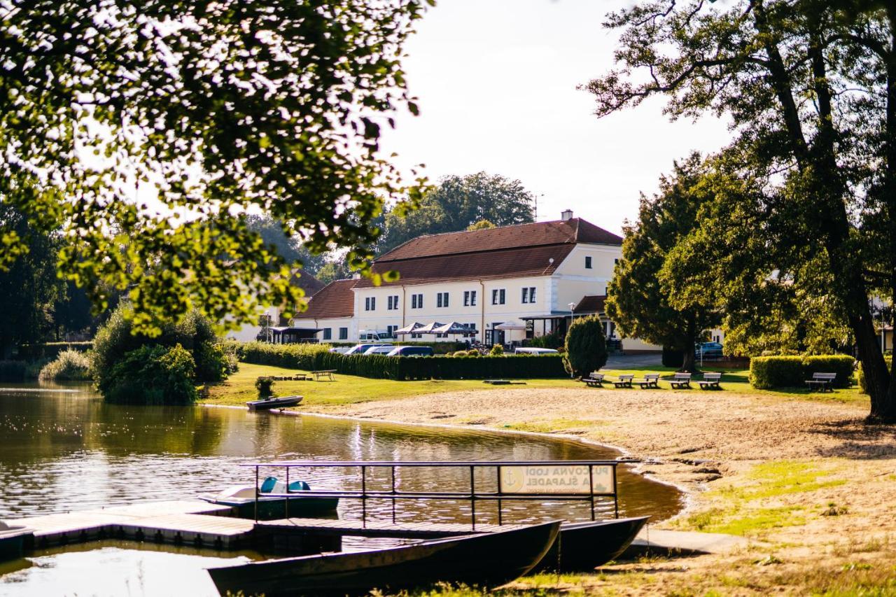 Resort Lesak Chlum u Trebone Eksteriør billede
