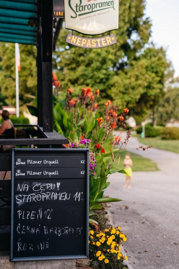 Resort Lesak Chlum u Trebone Eksteriør billede